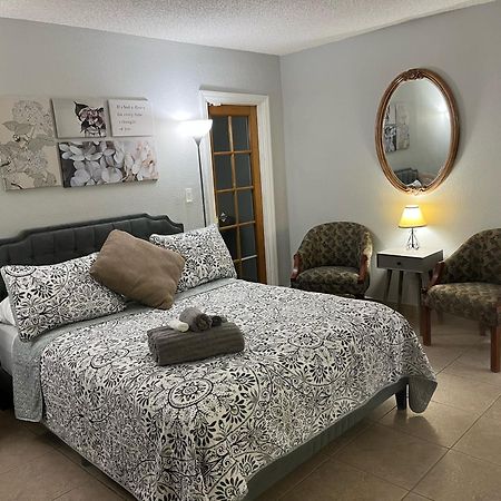 Amazing & Cozy Duplex Near Zoo Miami ! 빌라 외부 사진