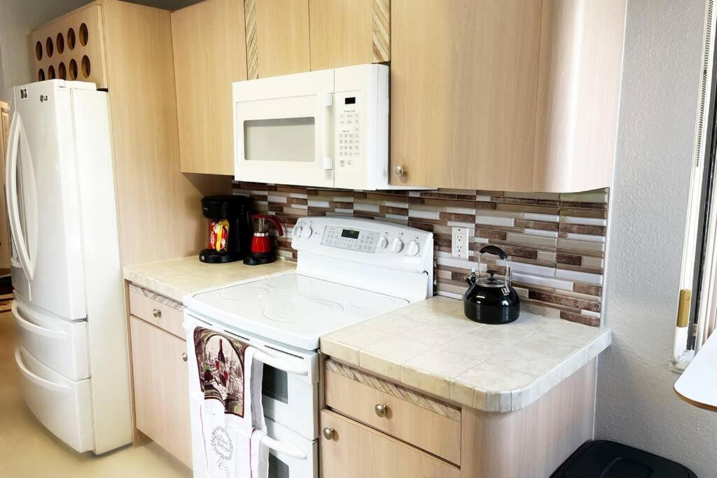 Amazing & Cozy Duplex Near Zoo Miami ! 빌라 외부 사진