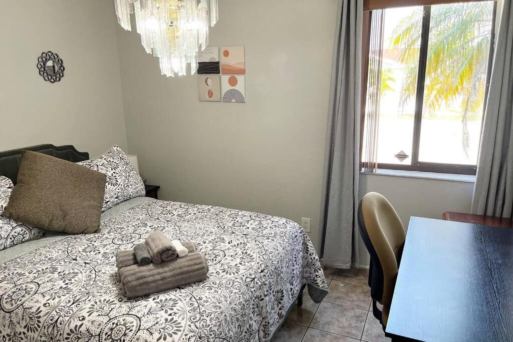 Amazing & Cozy Duplex Near Zoo Miami ! 빌라 외부 사진