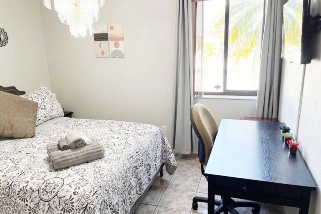 Amazing & Cozy Duplex Near Zoo Miami ! 빌라 외부 사진