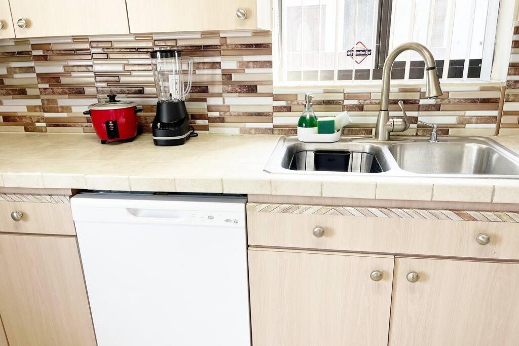Amazing & Cozy Duplex Near Zoo Miami ! 빌라 외부 사진