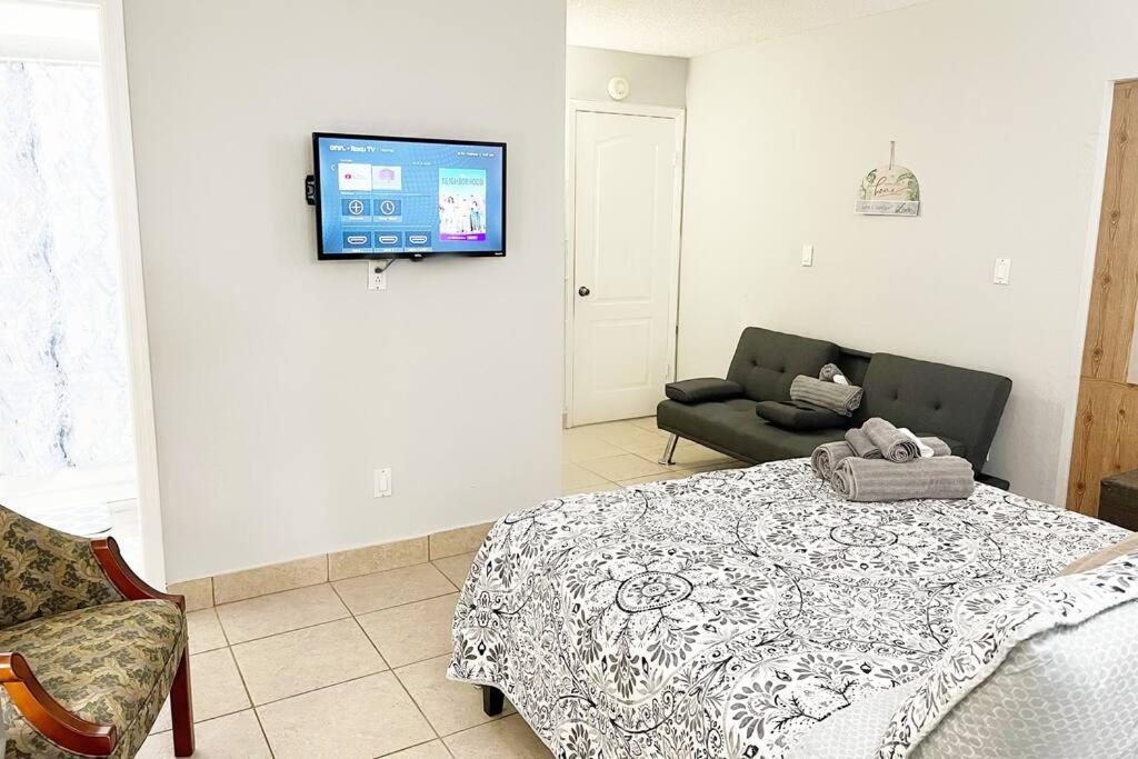 Amazing & Cozy Duplex Near Zoo Miami ! 빌라 외부 사진