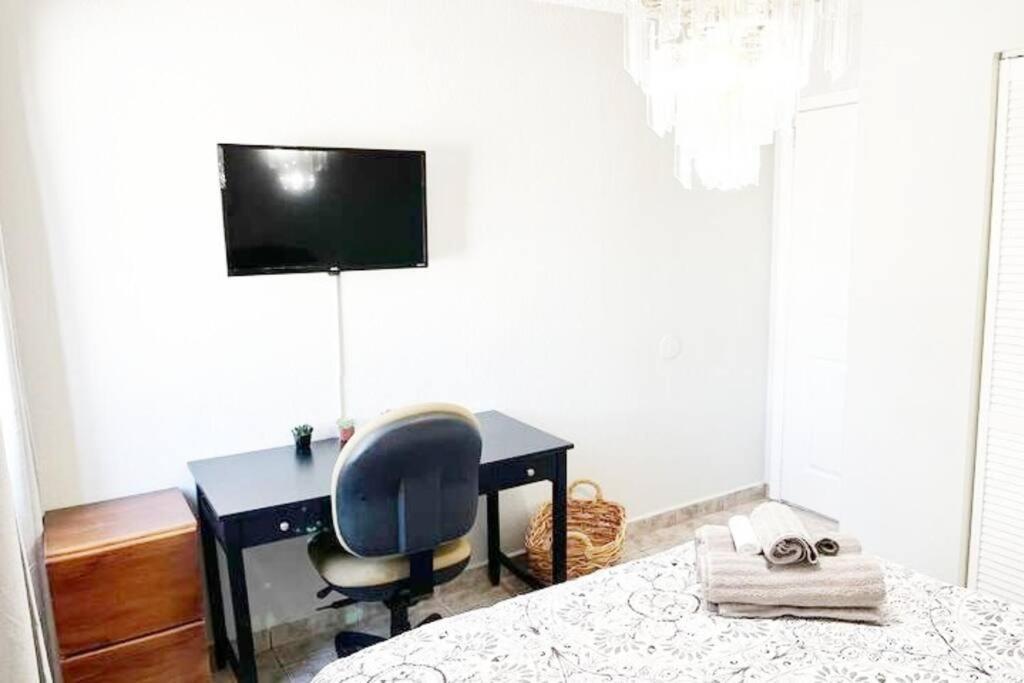 Amazing & Cozy Duplex Near Zoo Miami ! 빌라 외부 사진
