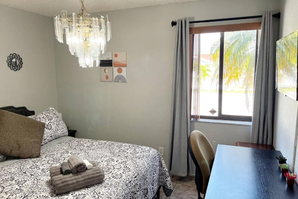 Amazing & Cozy Duplex Near Zoo Miami ! 빌라 외부 사진