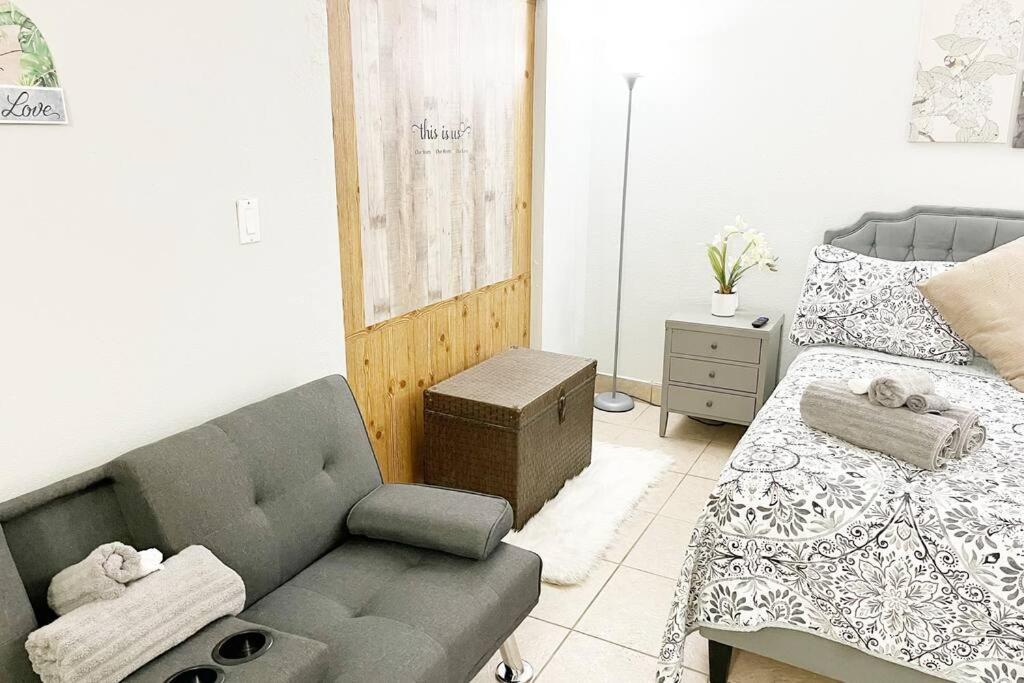 Amazing & Cozy Duplex Near Zoo Miami ! 빌라 외부 사진