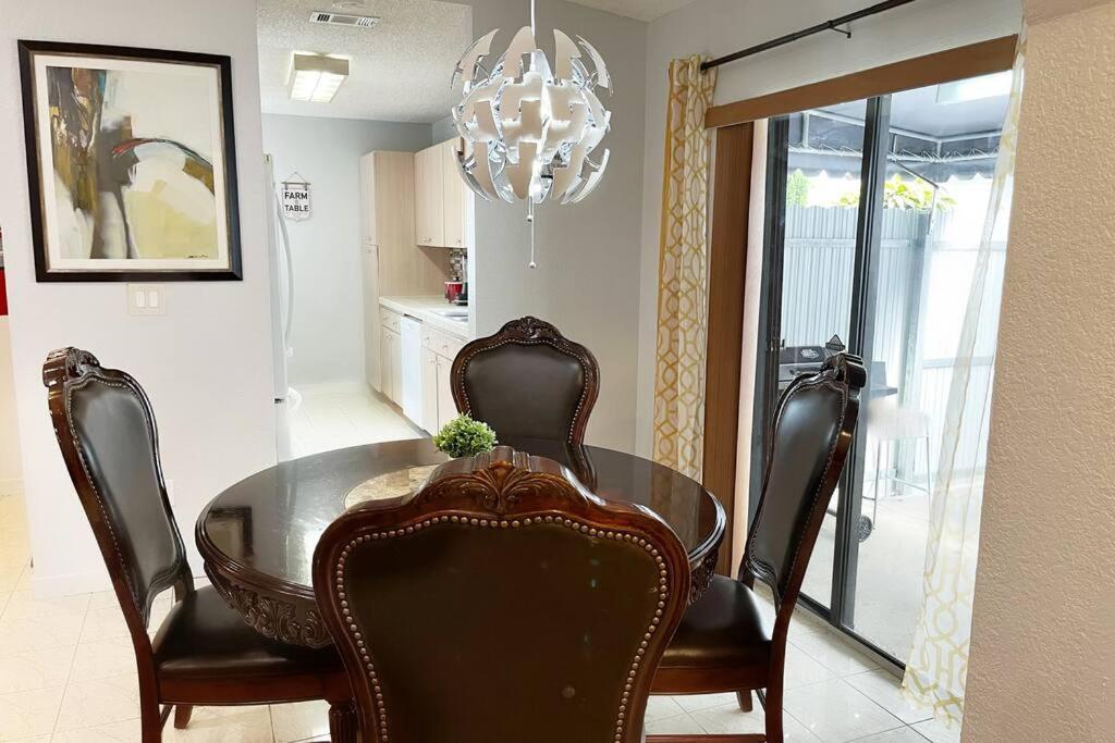Amazing & Cozy Duplex Near Zoo Miami ! 빌라 외부 사진